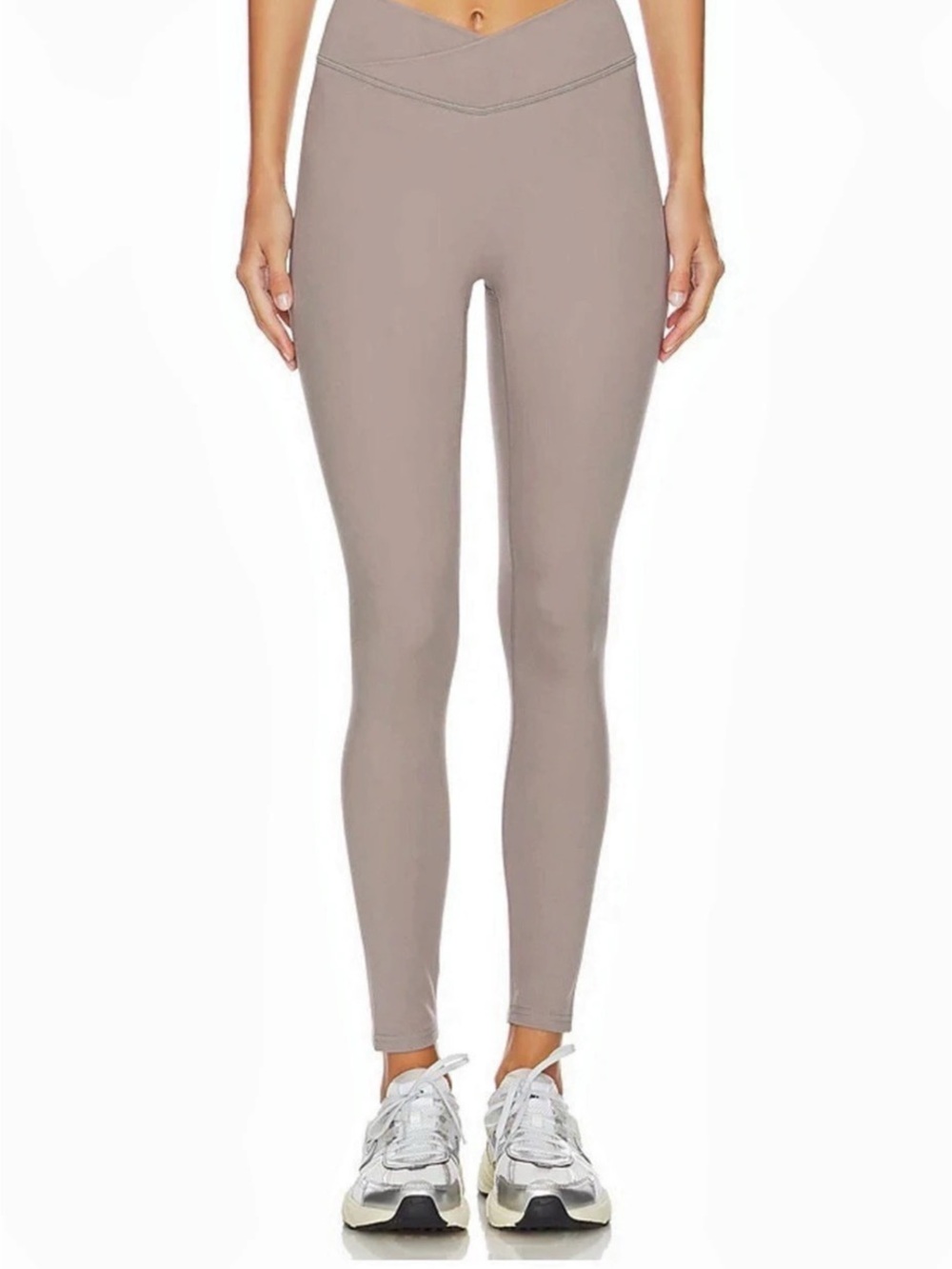 437 The V Legging in Clay Mask
Size Medium.